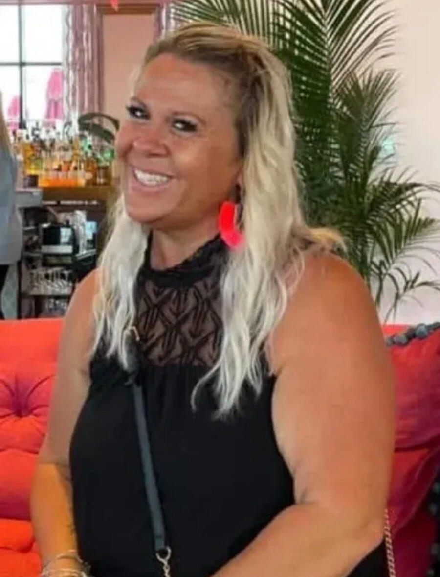 Jessie brings over 20 years of experience to the beauty industry and is known for her bold, glamorous lash sets and meticulous attention to detail. She specializes in lash extensions, facials, waxing, and more—blending creativity with technique. Clients lo